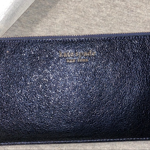 🔴SOLD🔴 Kate Spade Spencer Metallic Wristlet - Picture 4 of 12